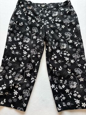 Briggs New York Floral Capri Pants Size 18 Black White Stretch